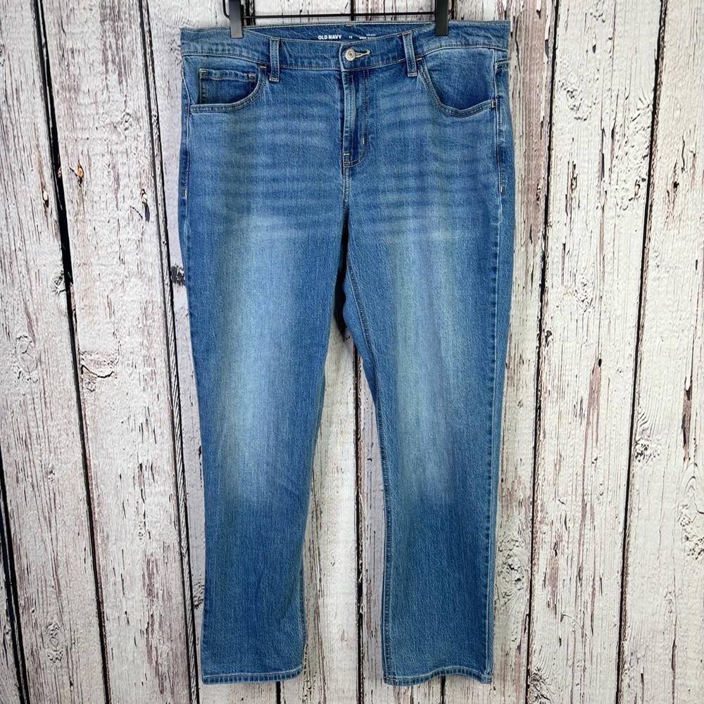 Old‎ Navy Size 12 Mid-Rise Wow Boyfriend Jeans Medium Wash Denim 30” Inseam